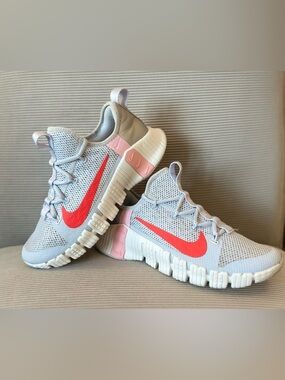Nike Women's Free Metcon 3 in the "Football Grey Bright Crimson" size 9